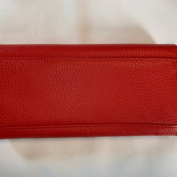 NWOT! Guess Tomato Red Faux Pebbled Leather with Silver Tone Hardware Wallet! - Picture 3 of 9